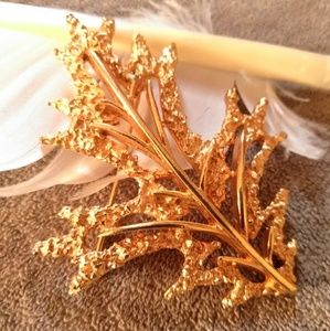 3/$20 Oak leaf gold brooch vintage piece large pin
